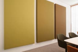 Collectie akoestische panelen met verschillende diepte