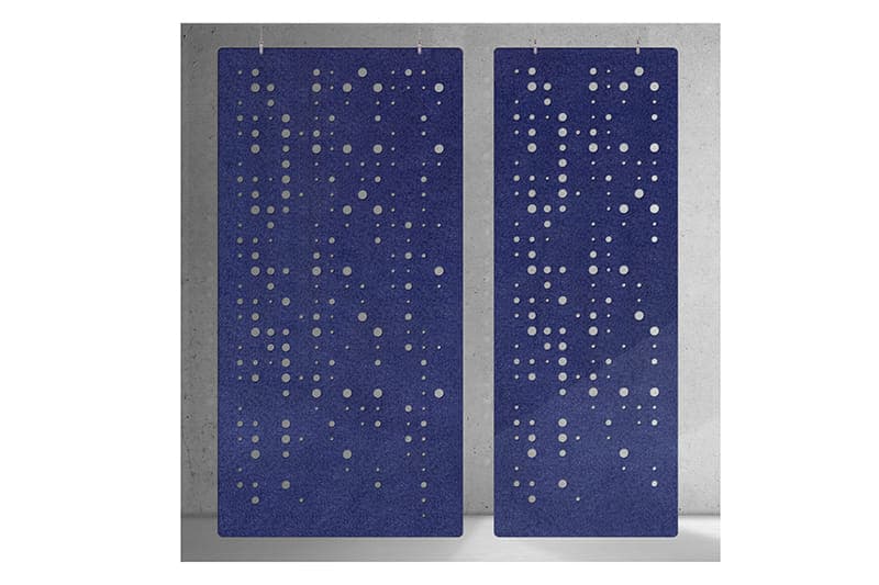 Der EASYfelt Divide Dots ist ein dekorativer und akustischer Raumteiler aus PET-Filz. Die runde Aussparungen verleihen dem Element einen spielerischen Look, terwijl der Filz störende Geräusche dämpft. Der Raumteiler hängt leicht an verstellbaren Kabelabhängungen und eignet sich ideal, um Arbeitsbereiche, Abteilungen oder offene Räume freundlich und strukturiert voneinander zu trennen. Perfect für Büros, Empfangsbereiche oder kreative Arbeitsumgebungen.