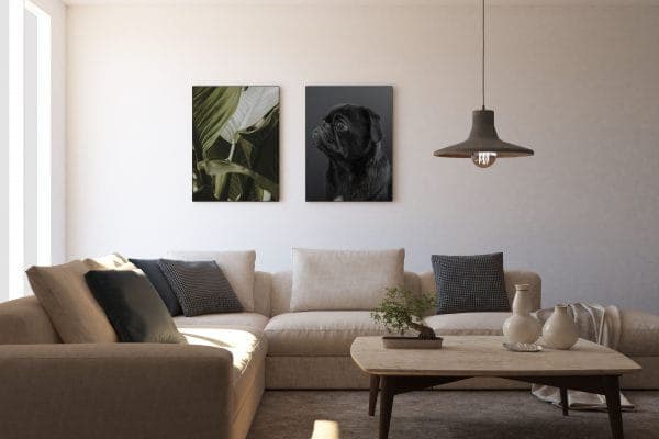 Twee EASYphoto akoestische schilderijen in een woonkamer om de akoestiek in de ruimte op een stijlvolle manier te verbeteren.