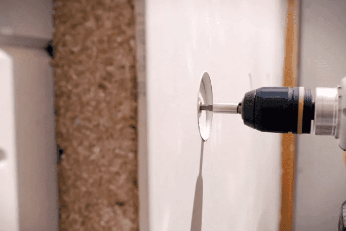 Duurzaam isolatiepaneel voor het maken van een akoestische voorzetwand